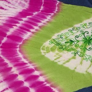 Chic Tie-Dye Pink and Green Midi Dress